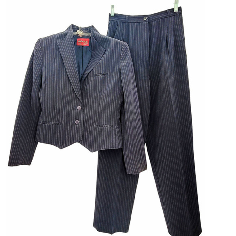 Vintage 80s Sasson Blue‎ Pin Stripe Two Button Cropped Jacket Dark Pant Suit